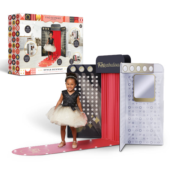 Style Runway 4-Sided Fashion Show Playset
