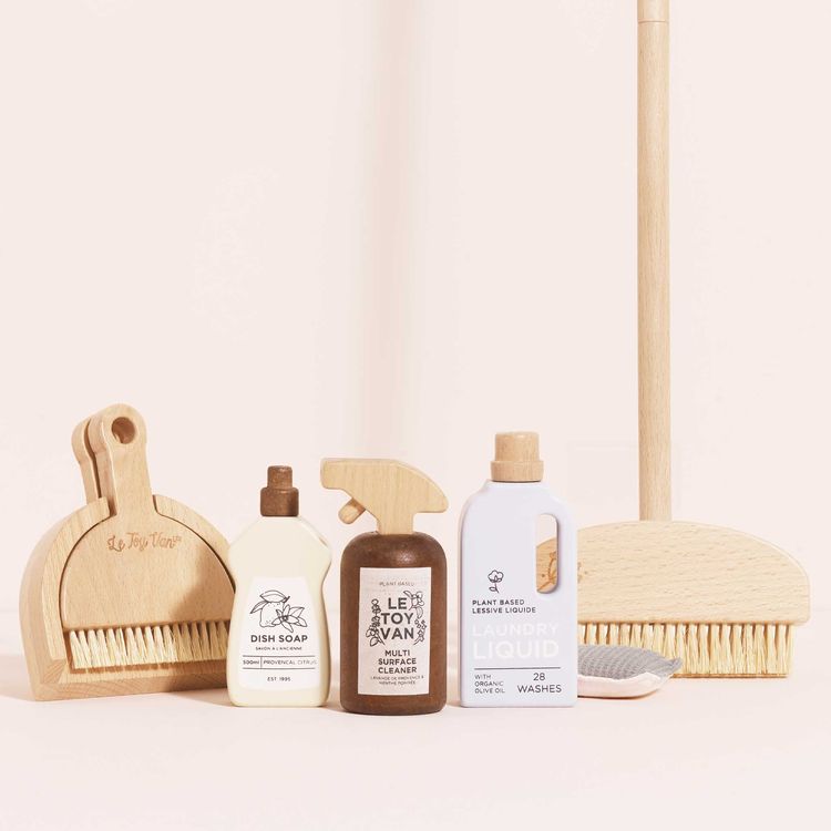 Le Toy Van - 7 Piece Eco-friendly Wooden Cleaning Set - Preschool