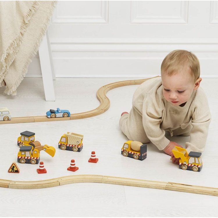 Le Toy Van - 7 Piece Wood Construction Toy Cars, Trucks & Diggers Set - Preschool