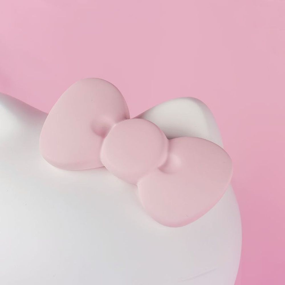 Hello Kitty Figurine with Apple - White & Pastel Pink