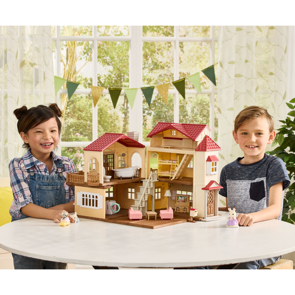 Calico Critters - Calico Critters Red Roof Country Home Gift Set - Secret Attic Playroom - Collectibles