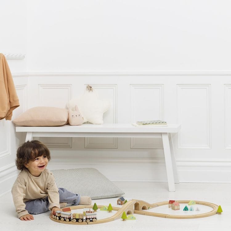 Le Toy Van - Figure 8 Wooden Train Set - 40 Pieces - Preschool
