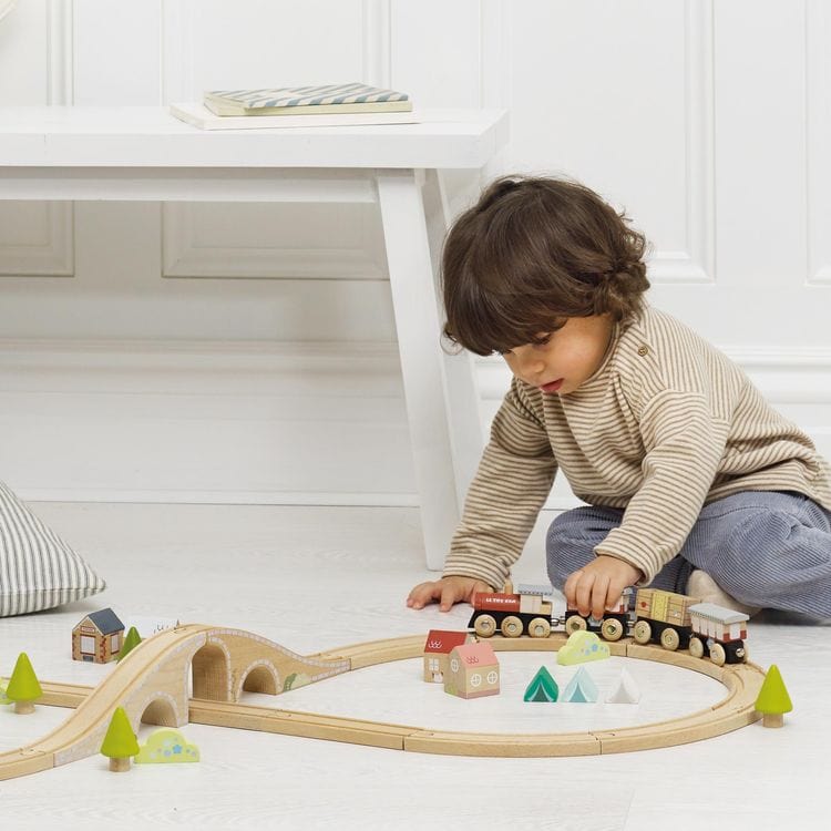 Le Toy Van - Figure 8 Wooden Train Set - 40 Pieces - Preschool