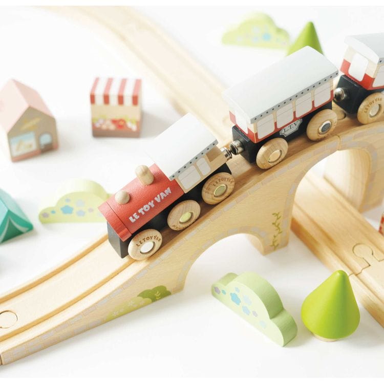 Le Toy Van - Figure 8 Wooden Train Set - 40 Pieces - Preschool