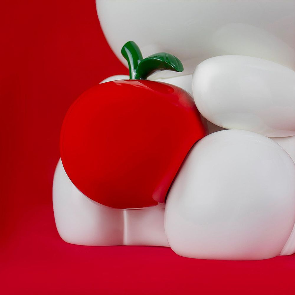 Leblon Delienne - Hello Kitty Figure with Red Apple - 10.2" - Collectibles