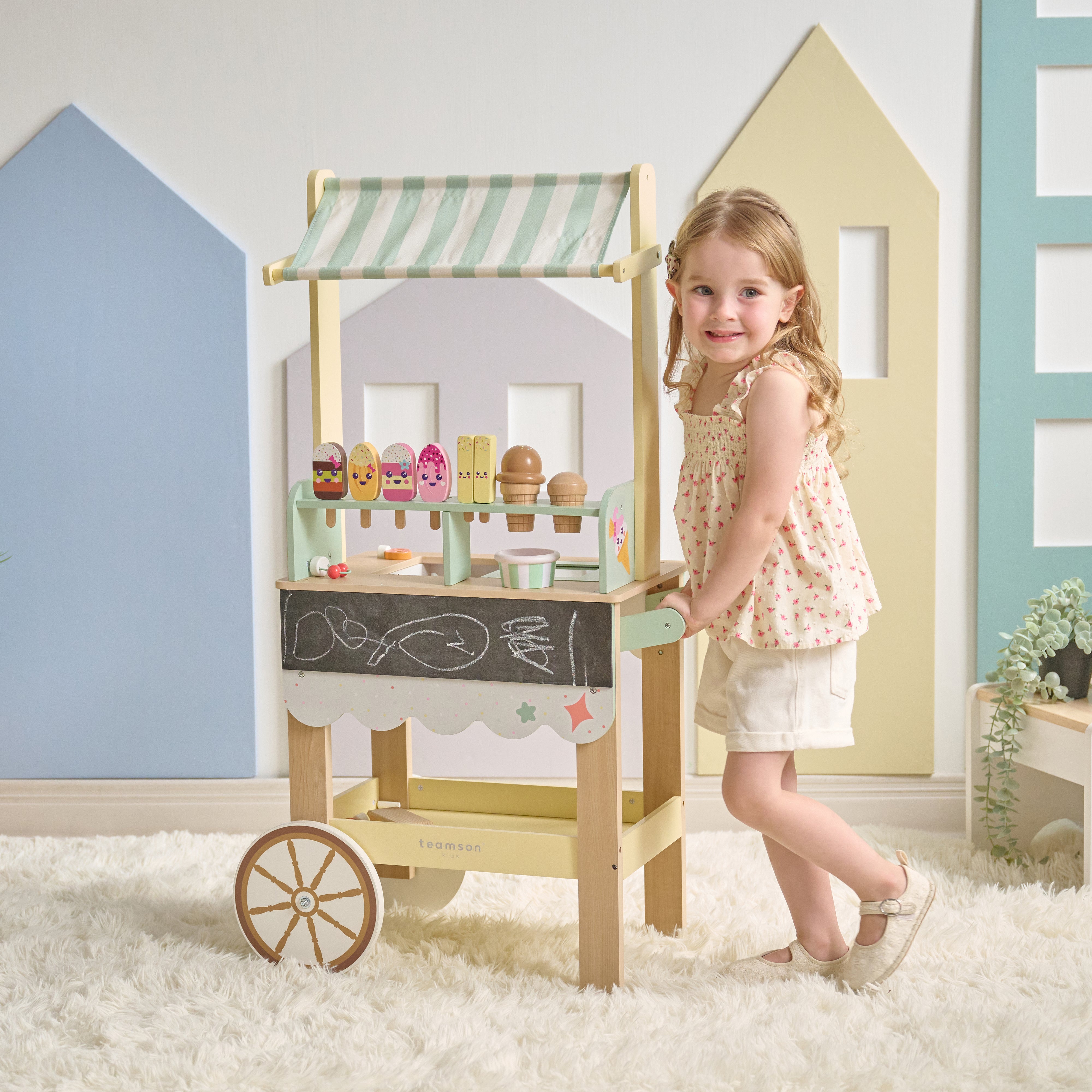 Teamson Kids - Jolly Pals Wood Ice Cream Stand with 33 Accessories and Chalkboard - Preschool