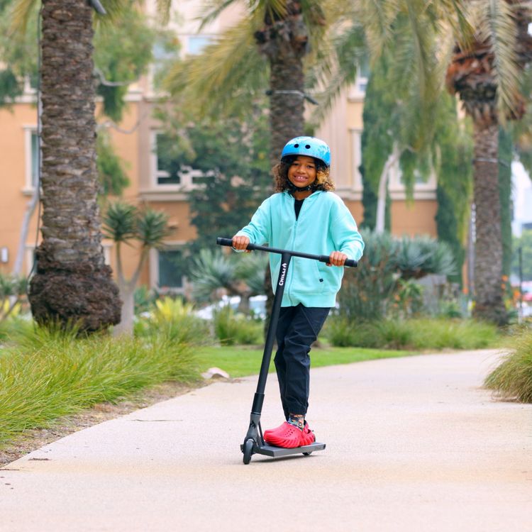 Micro Kickboard - Micro Chilli Zeppelin Pro Scooter - Black/Grey - Outdoor