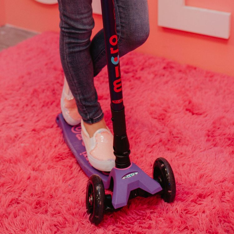 Micro Kickboard - Micro Maxi Foldable LED Scooter - Purple - Outdoor