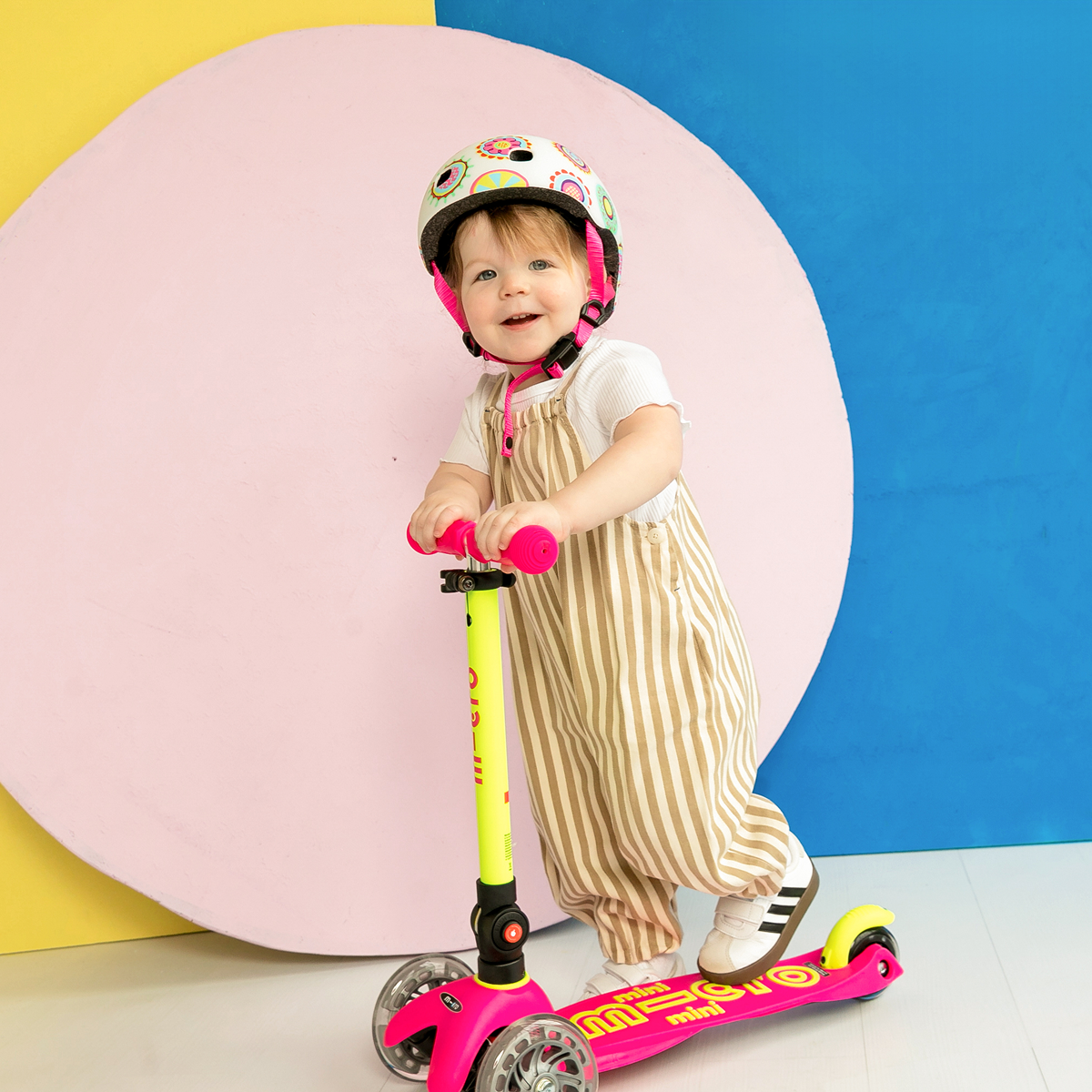 Micro Kickboard - Mini Deluxe Foldable LED Scooter - Neon Flamingo Pink/Yellow - Outdoor
