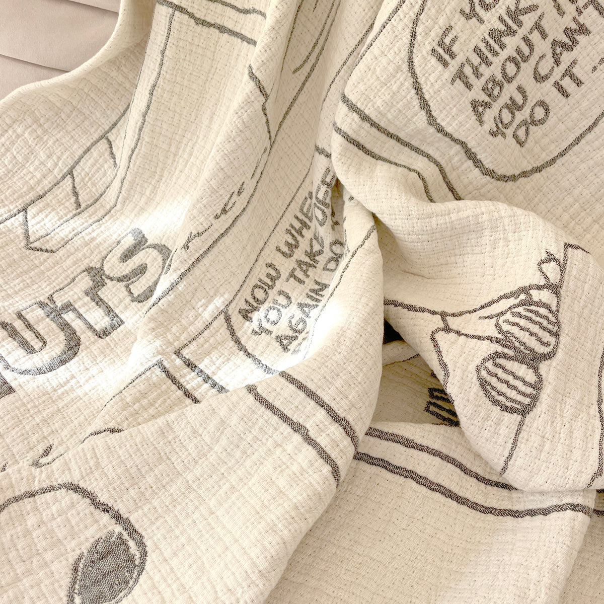 Maison Deux - Peanuts Blanket Comic Flightschool - Room Decor