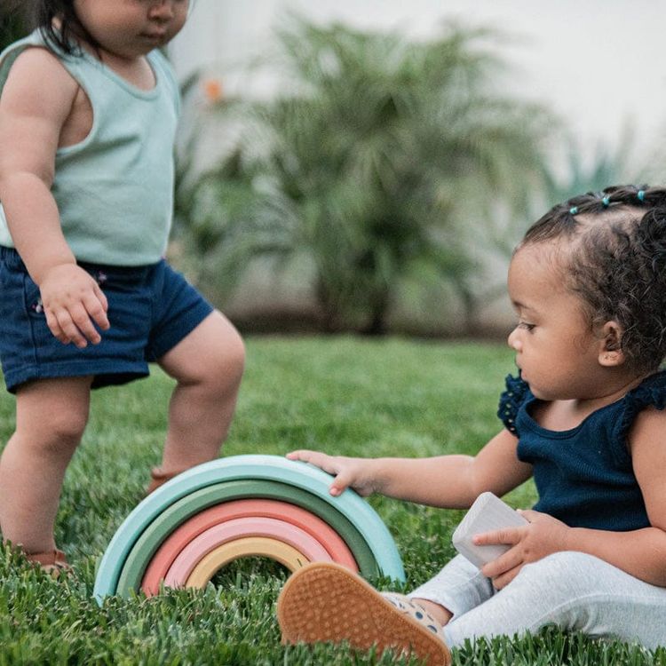 Wonder & Wise - Rainbow Nesting Blocks - Infants