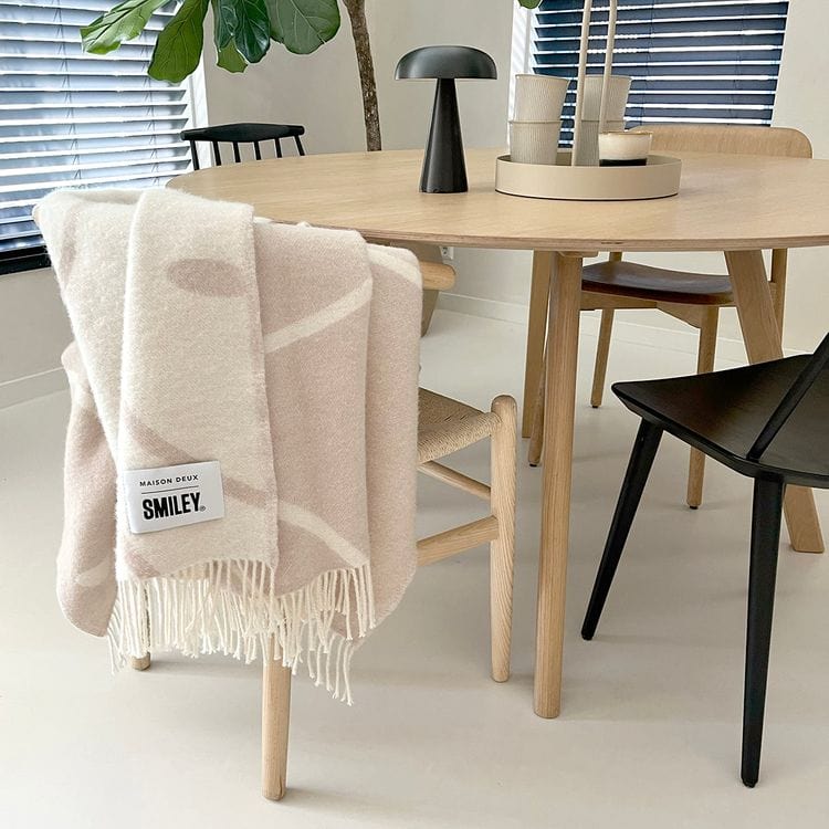 Maison Deux - Smiley Blanket - White/Grey - Room Decor