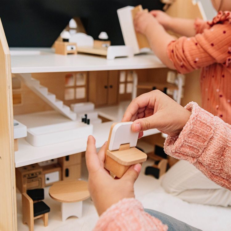 Wonder & Wise - Two-story Wooden Dollhouse - Dolls