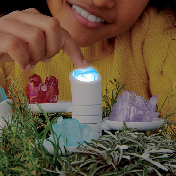 Discovery Mindblown STEM DIY Light-Up Terrarium Plants & Crystals Geodome Grow Kit - 16 pieces