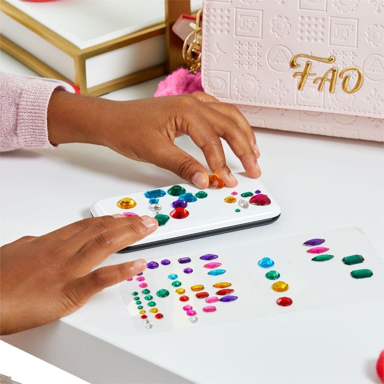 FAO Schwarz Fashion Activity and Roleplay Glamour Go 12 Piece Designer Purse & Accessories - Pink