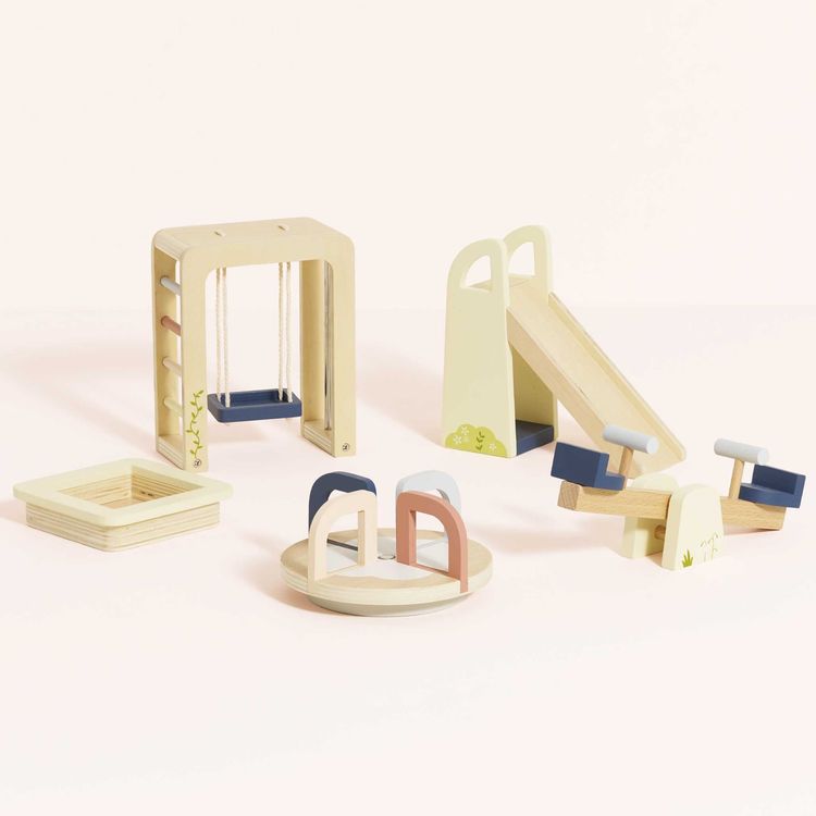 Le Toy Van Dolls Wooden Dolls House 5 Piece Outdoor Play Furniture Set