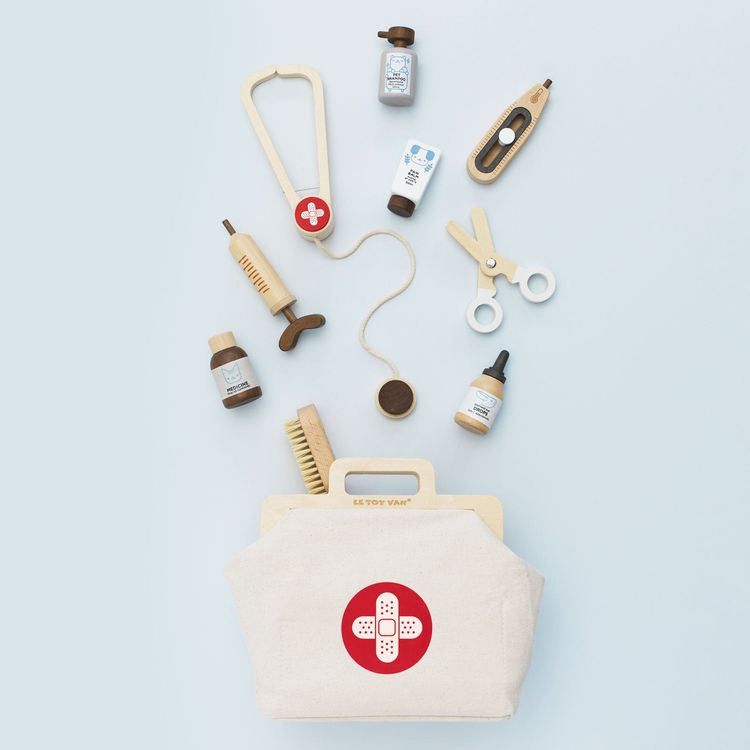 Le Toy Van Preschool 10 Piece Animal Vet Pretend Play Set