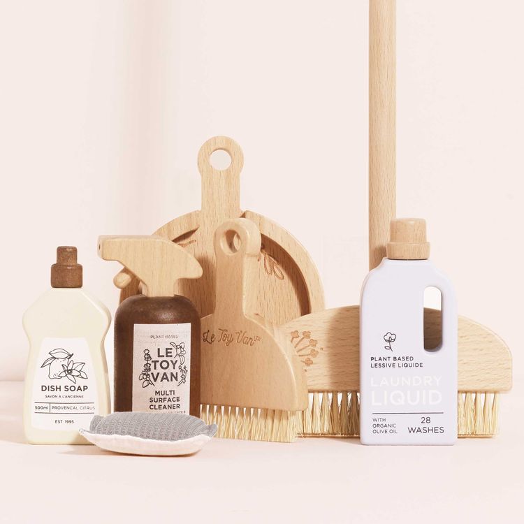 Le Toy Van Preschool 7 Piece Eco-friendly Wooden Cleaning Set