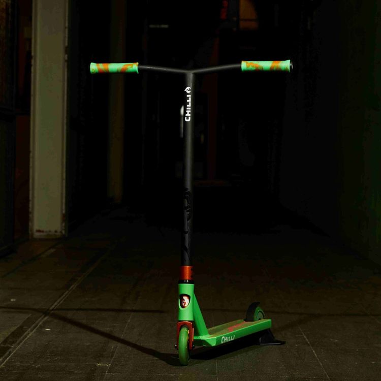 Micro Kickboard Outdoor Chilli Critter Scooter - Green Chameleon