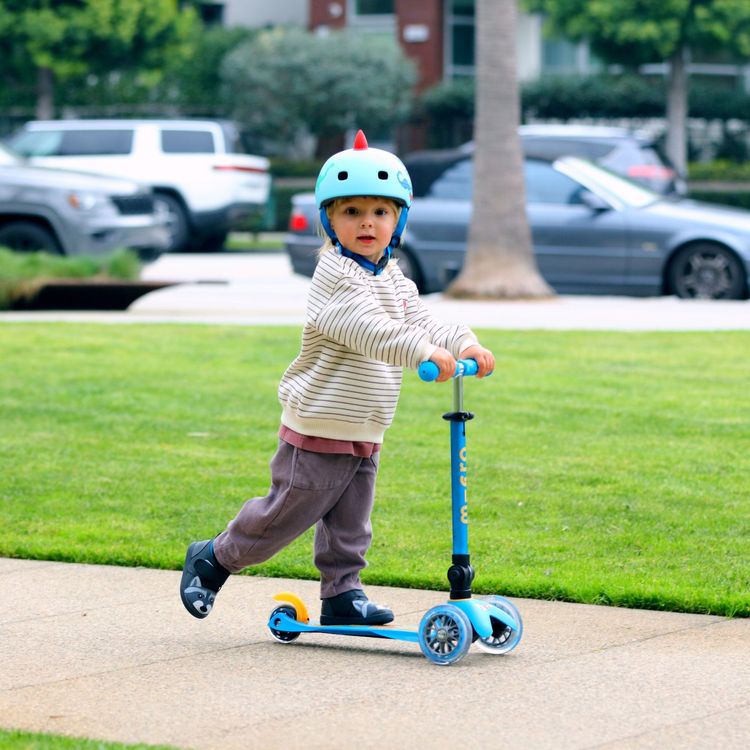 Micro Kickboard Outdoor Micro Mini Foldable LED Scooter - Ocean Blue