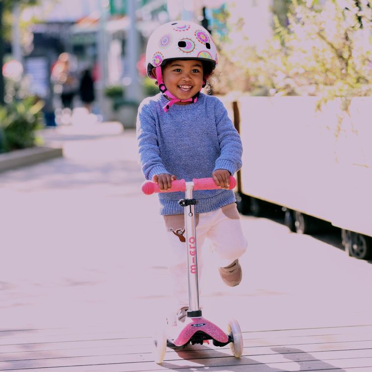 Micro Kickboard Outdoor Micro Mini Glitter LED Scooter - Pink