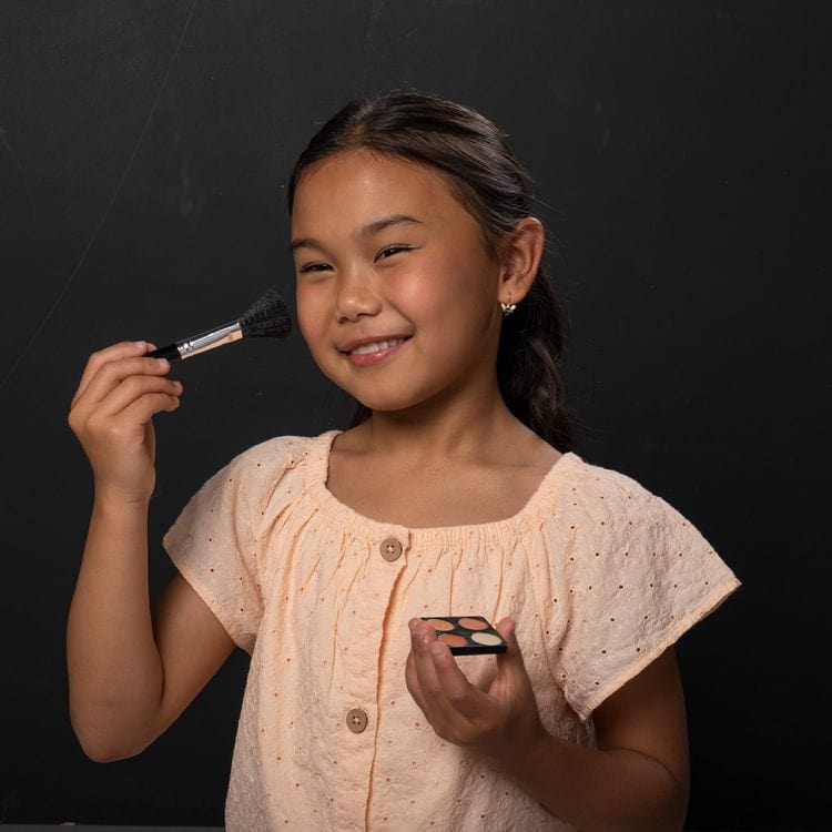  FAO Schwarz -  25-Piece Stunning Style Makeup Vanity Set -  Fashion Activity and Roleplay