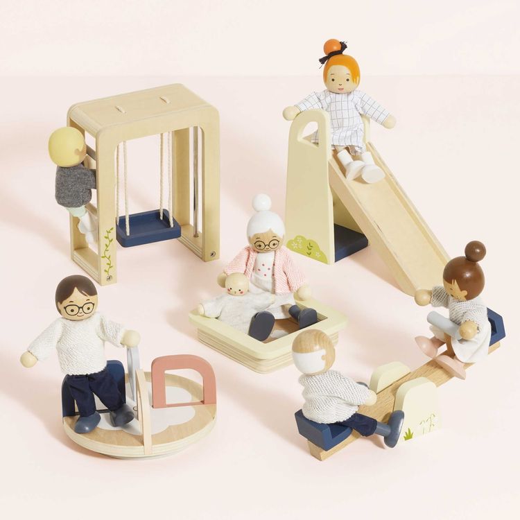  Le Toy Van -  5-Piece Wooden Dollhouse Outdoor Play Set -  Dolls