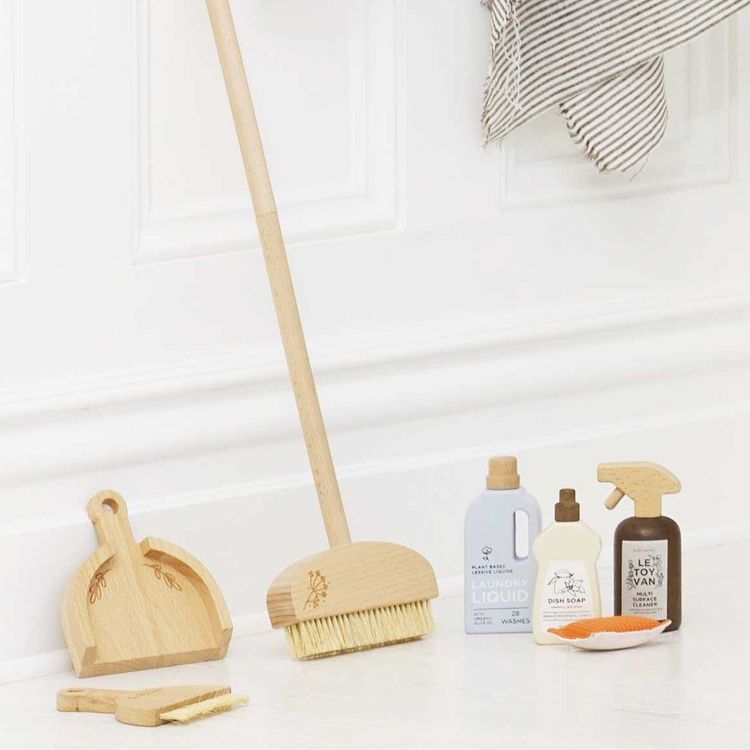  Le Toy Van -  7 Piece Eco-friendly Wooden Cleaning Set -  Preschool