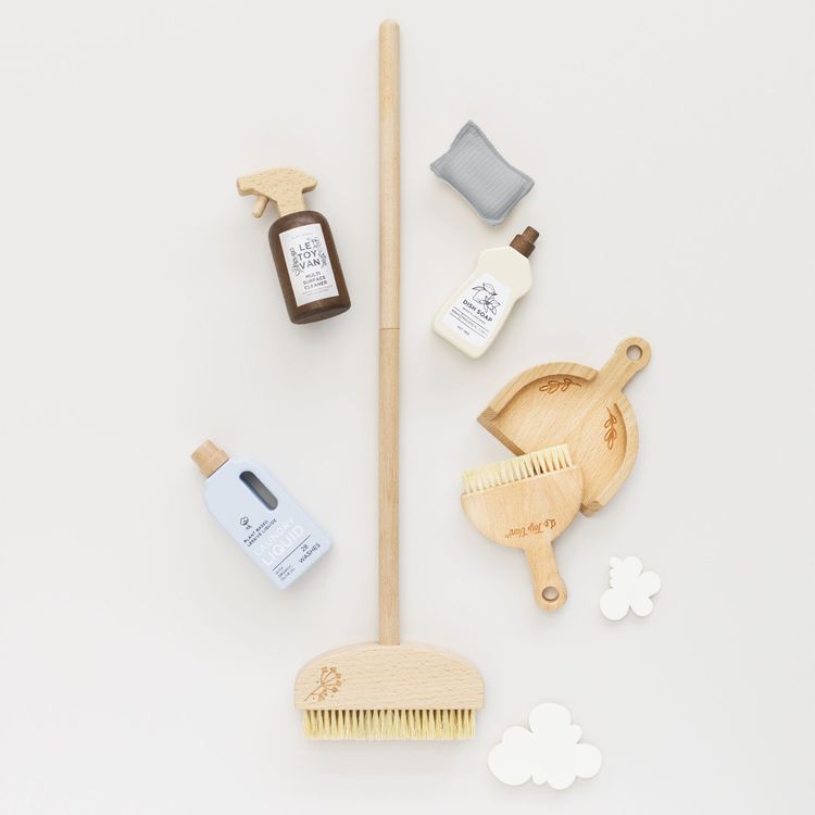  Le Toy Van -  7 Piece Eco-friendly Wooden Cleaning Set -  Preschool