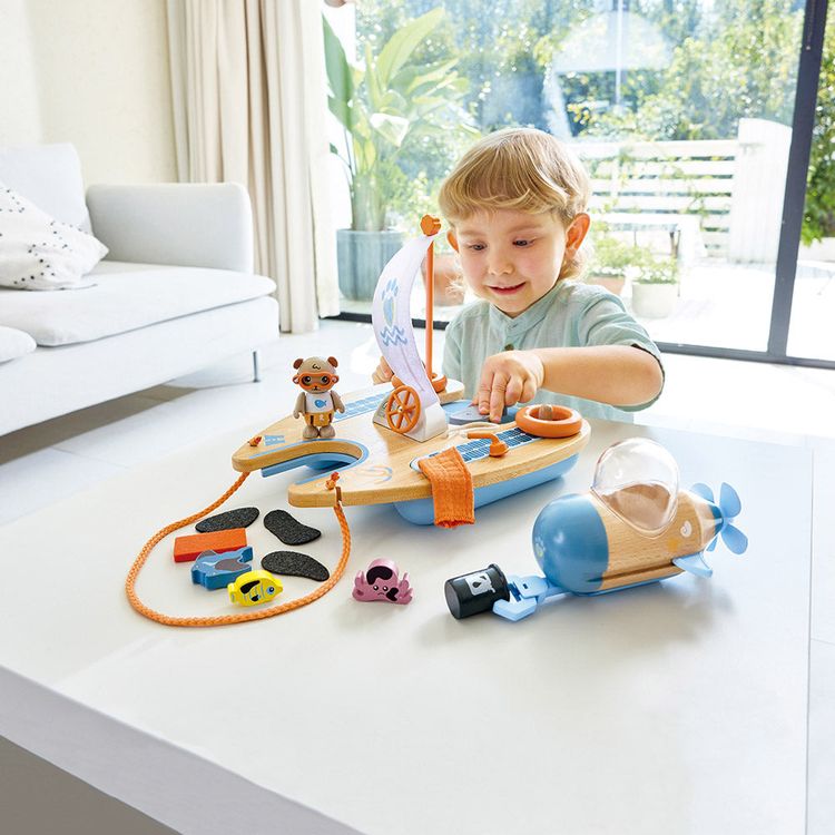  Hape -  Ben's Eco Catamaran Playset -  Preschool