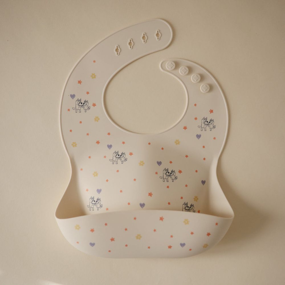  Bluey -  Bluey x Mushie Silicone Baby Bib -  World Of Bluey