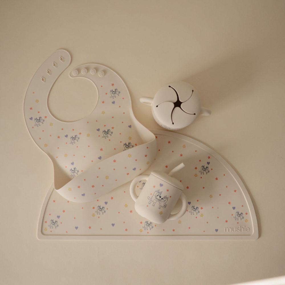  Bluey -  Bluey x Mushie Silicone Baby Bib -  World Of Bluey