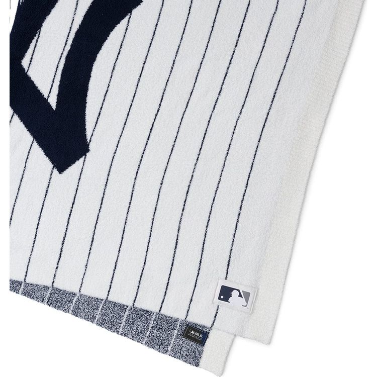  Barefoot Dreams -  CozyChic New York Yankees Throw -  Trend Accessories