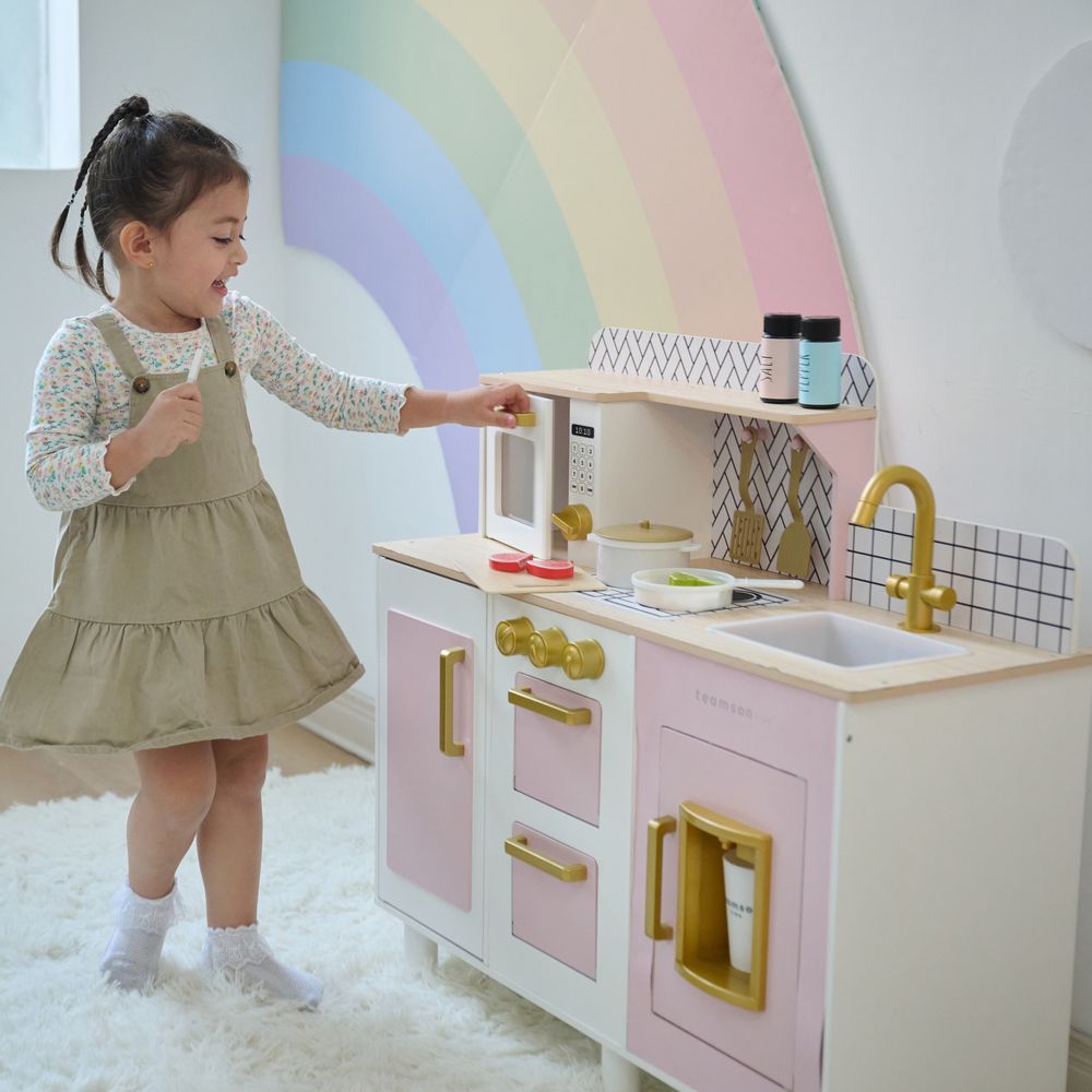  Teamson Kids -  Little Chef Hampton Wooden Play Kitchen with Ice Dispenser & Sink - Pink -  Preschool