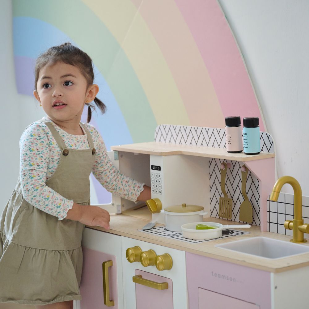  Teamson Kids -  Little Chef Hampton Wooden Play Kitchen with Ice Dispenser & Sink - Pink -  Preschool