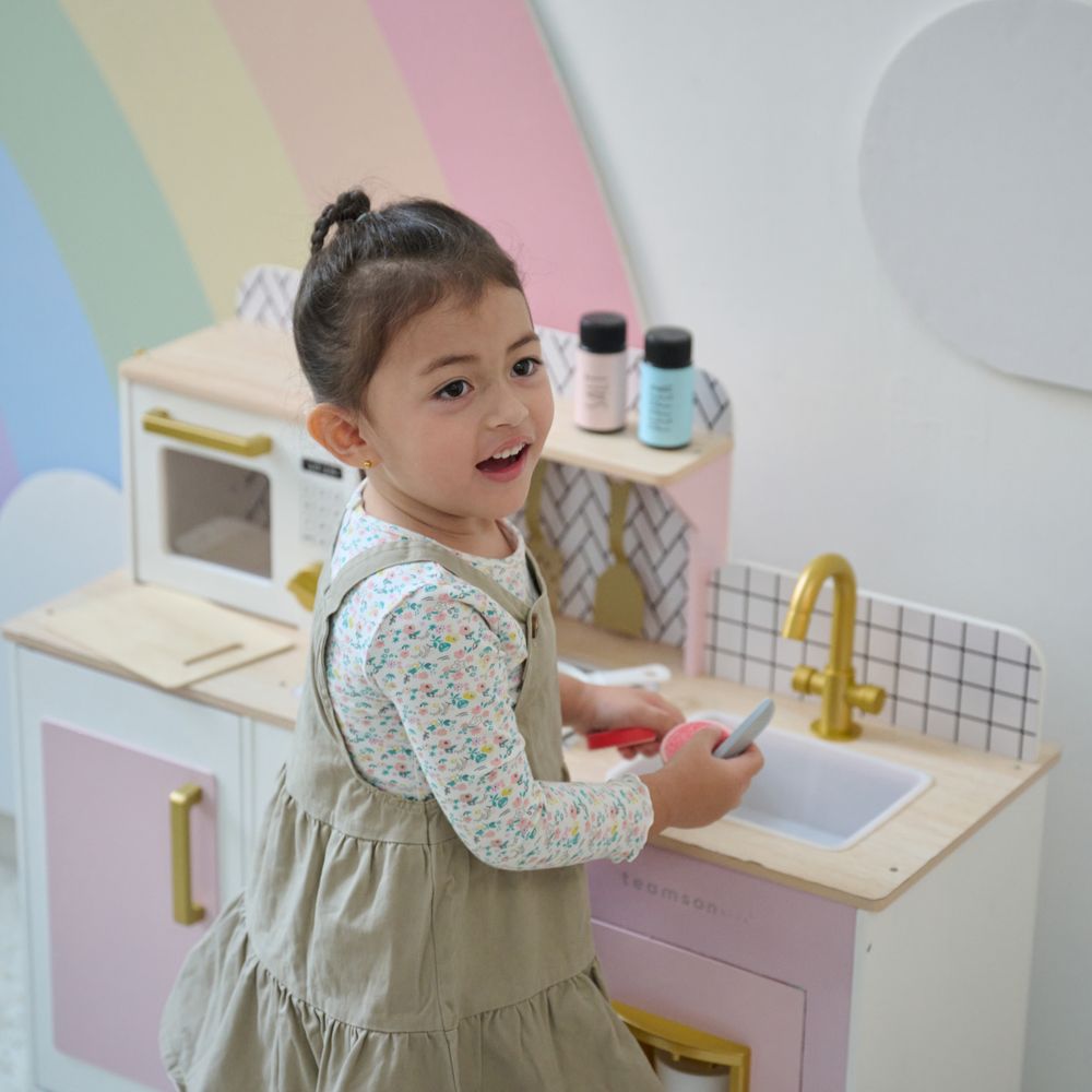  Teamson Kids -  Little Chef Hampton Wooden Play Kitchen with Ice Dispenser & Sink - Pink -  Preschool