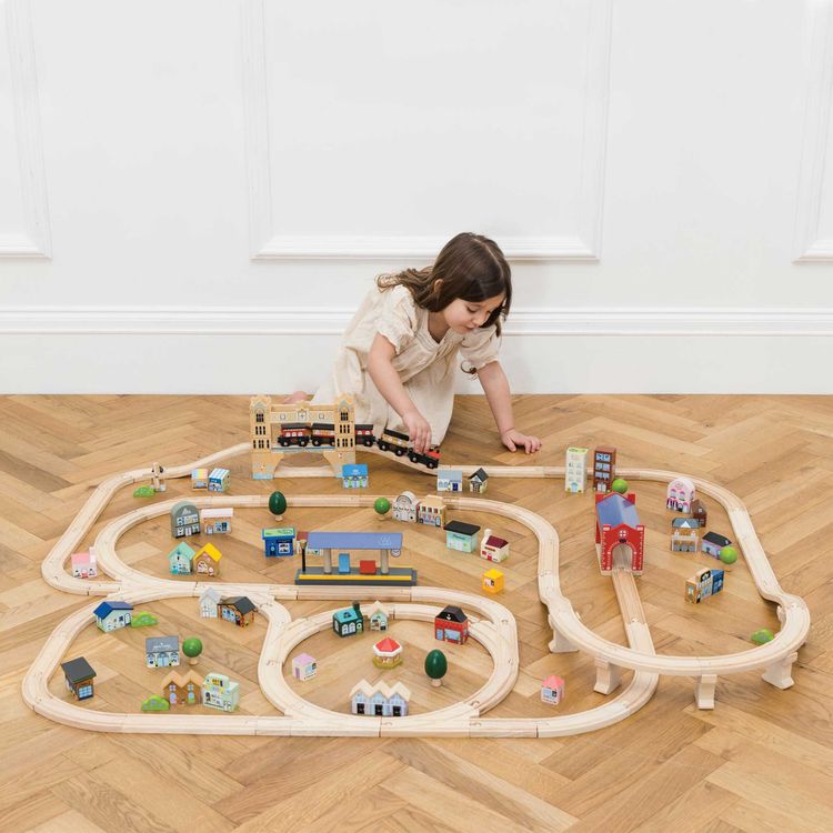  Le Toy Van -  London Wood Train Set – 120 Pieces -  Preschool