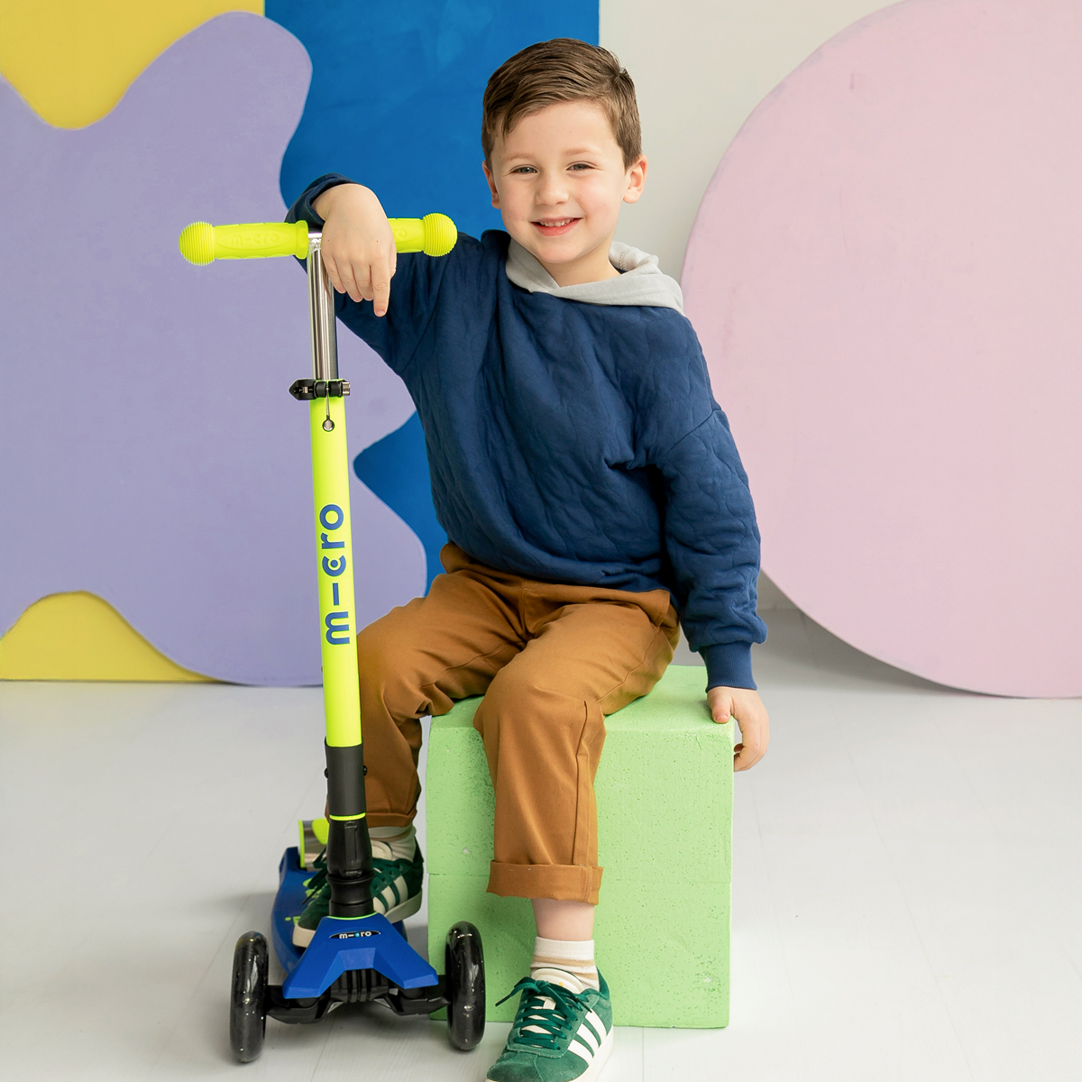 Maxi Deluxe Foldable LED Scooter - Neon Canary Yellow | Micro
