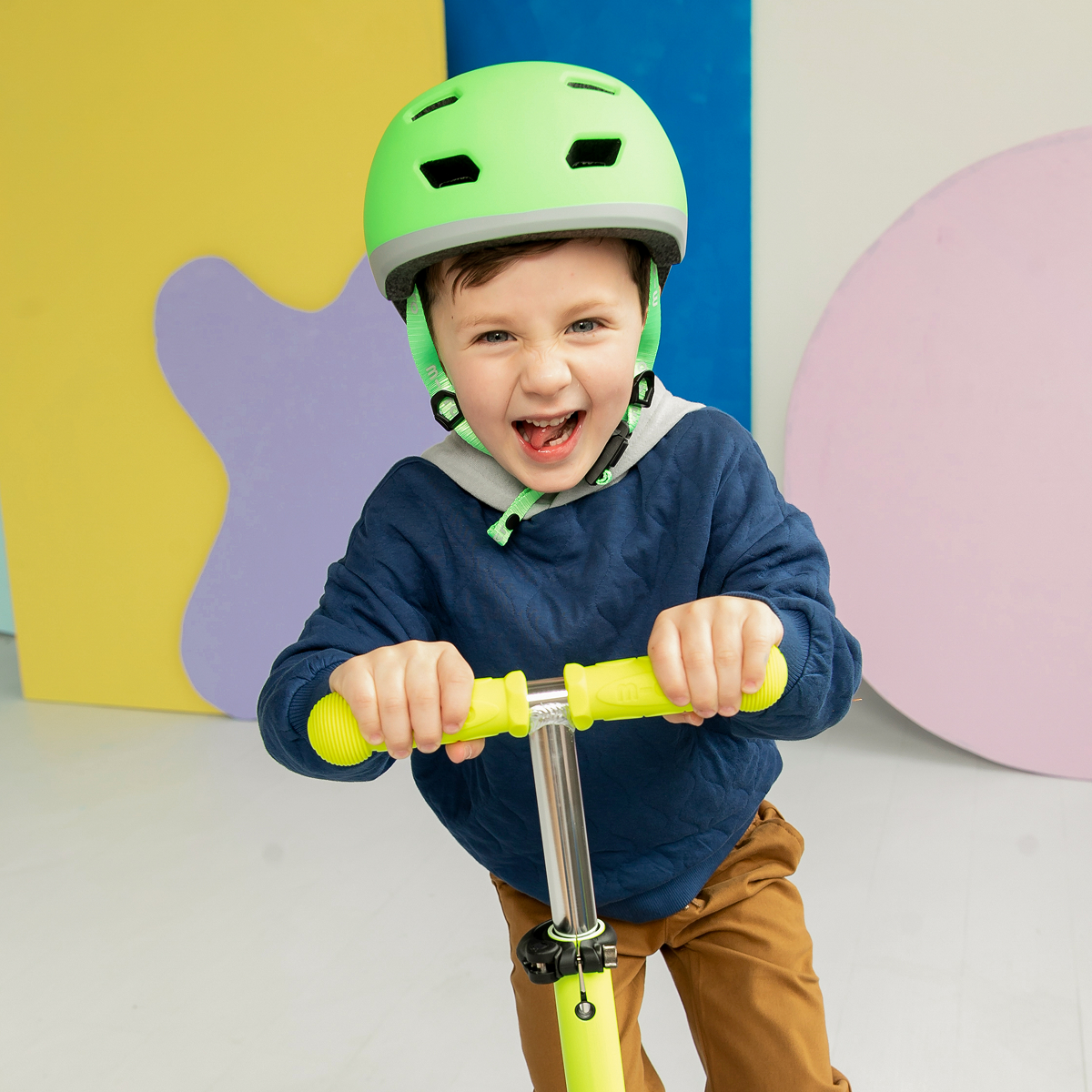 Maxi Deluxe Foldable LED Scooter - Neon Canary Yellow | Micro