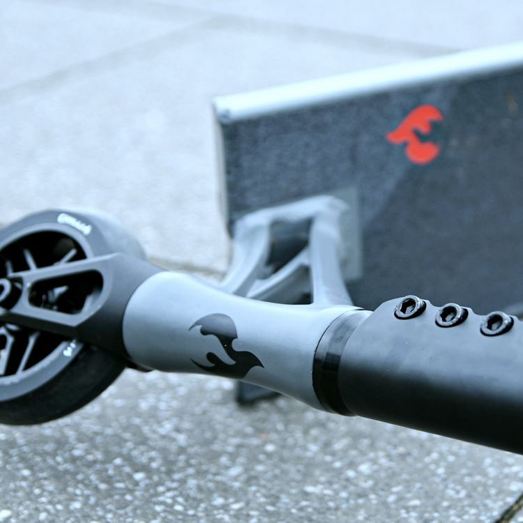  Micro Kickboard -  Micro Chilli Zeppelin Pro Scooter -  Black/Grey -  Outdoor