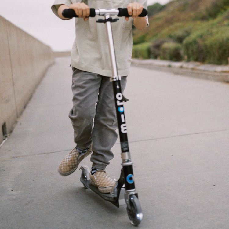  Micro Kickboard -  Micro Sprite LED Scooter - Black -  Outdoor