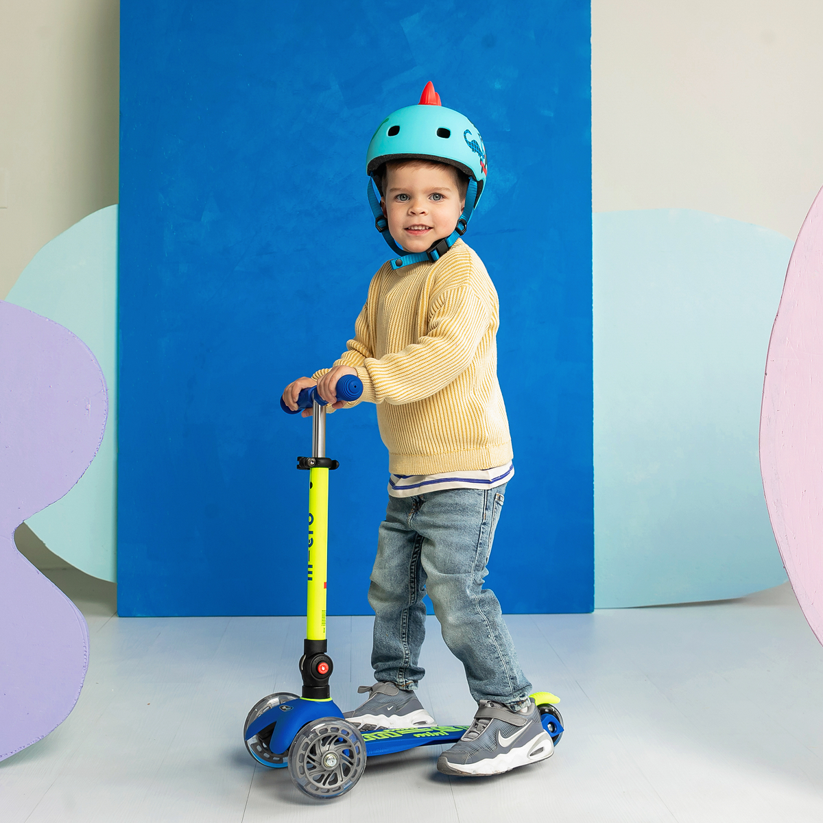 Mini Deluxe Foldable LED Scooter - Neon Canary Yellow/Blue | Micro