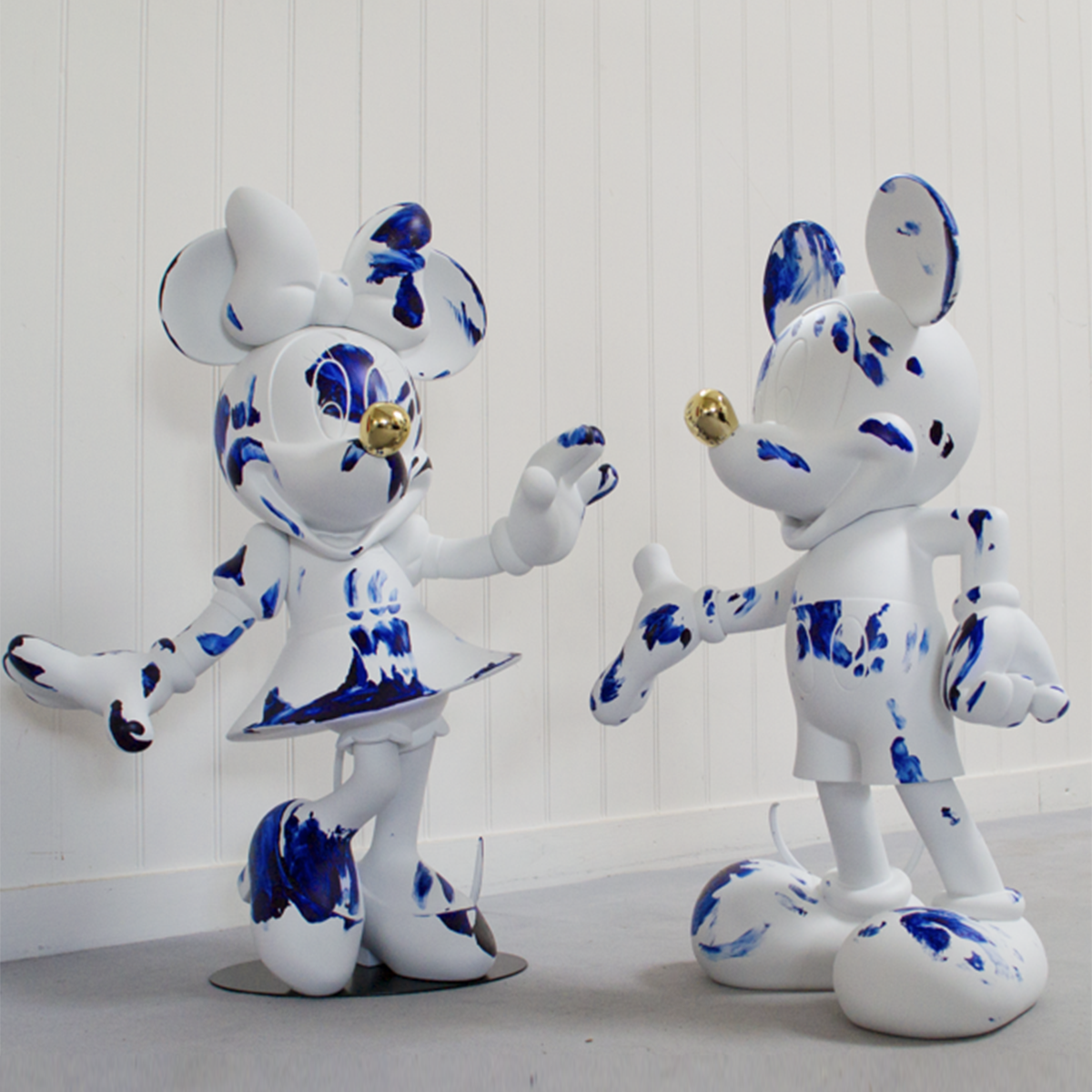  Leblon Delienne -  Minnie Mouse Figure White & Blue Limited Edition - 24.4" -  Collectibles