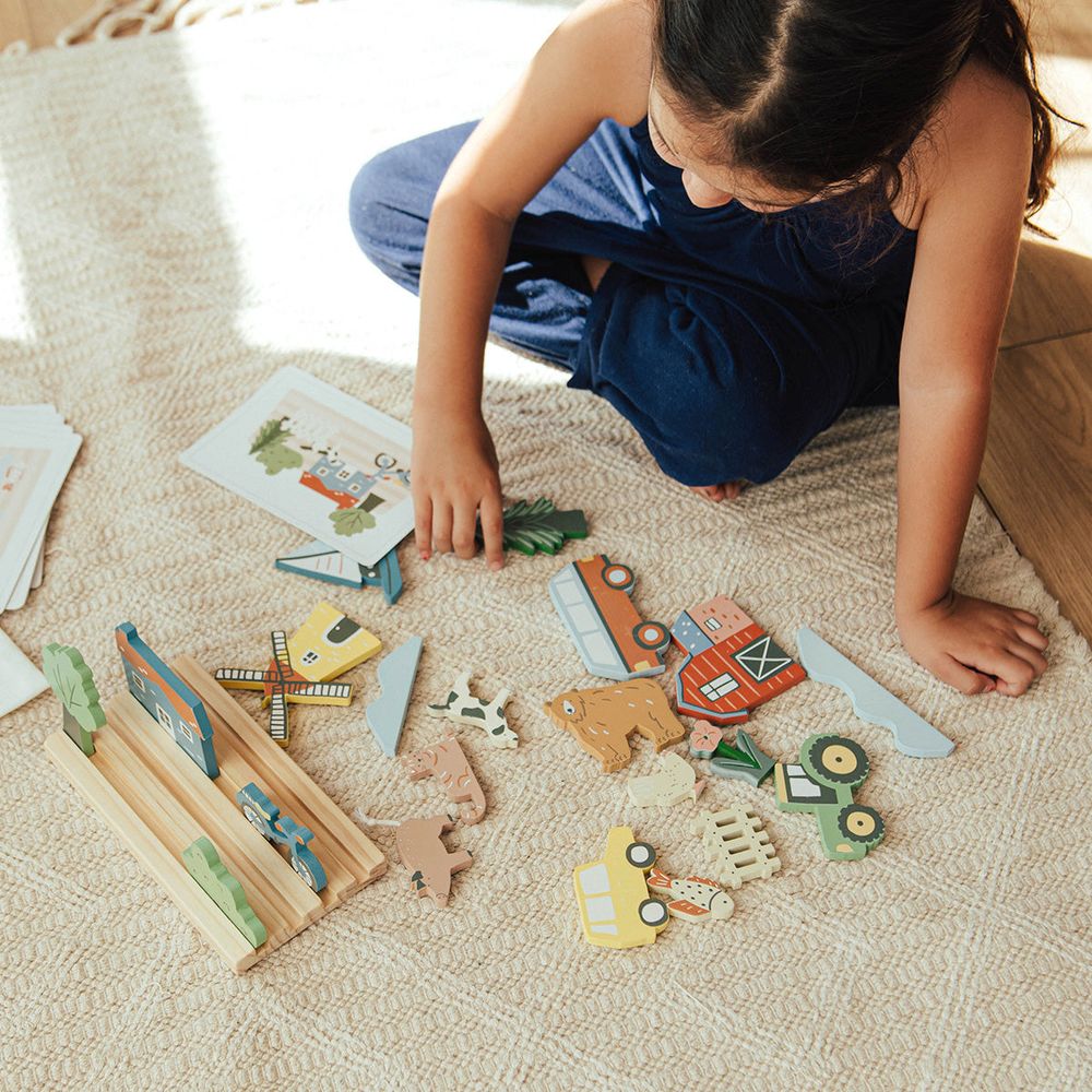  Wonder & Wise -  My Town Picture Matching Game -  Preschool