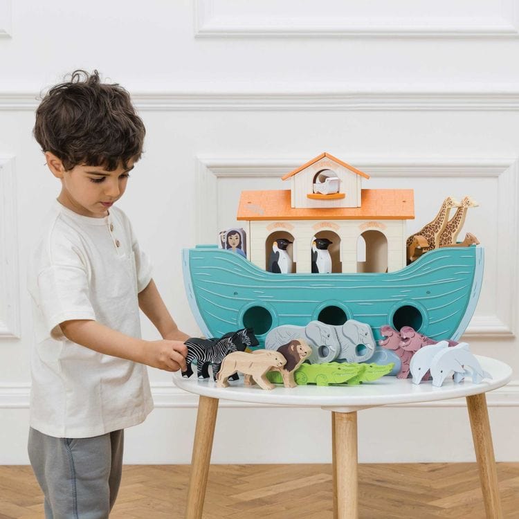  Le Toy Van -  Noah’s Great Wooden Ark & Animals - 23 Pieces -  Preschool