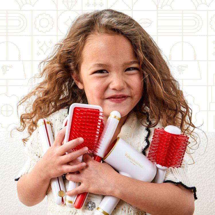  FAO Schwarz -  Pampered Play Hair Pro -  Fashion Activity and Roleplay