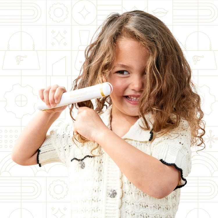  FAO Schwarz -  Pampered Play Hair Pro -  Fashion Activity and Roleplay