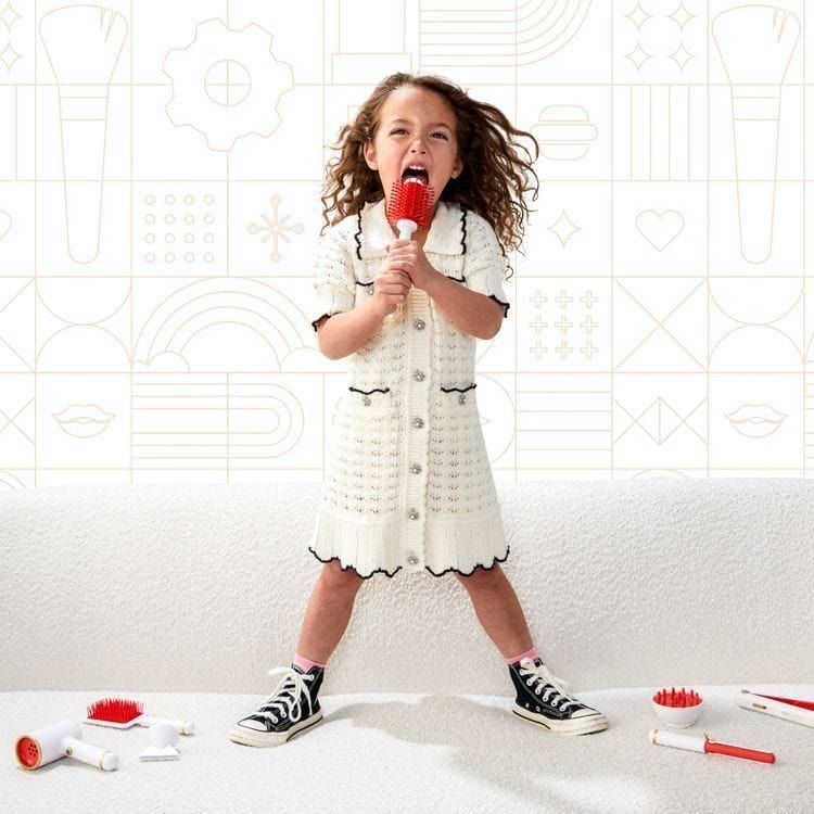  FAO Schwarz -  Pampered Play Hair Pro -  Fashion Activity and Roleplay