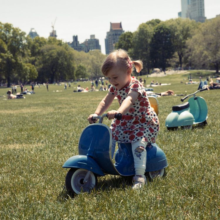  Ambosstoys -  Primo Classic Ride-On Scooter - Blue -  Preschool