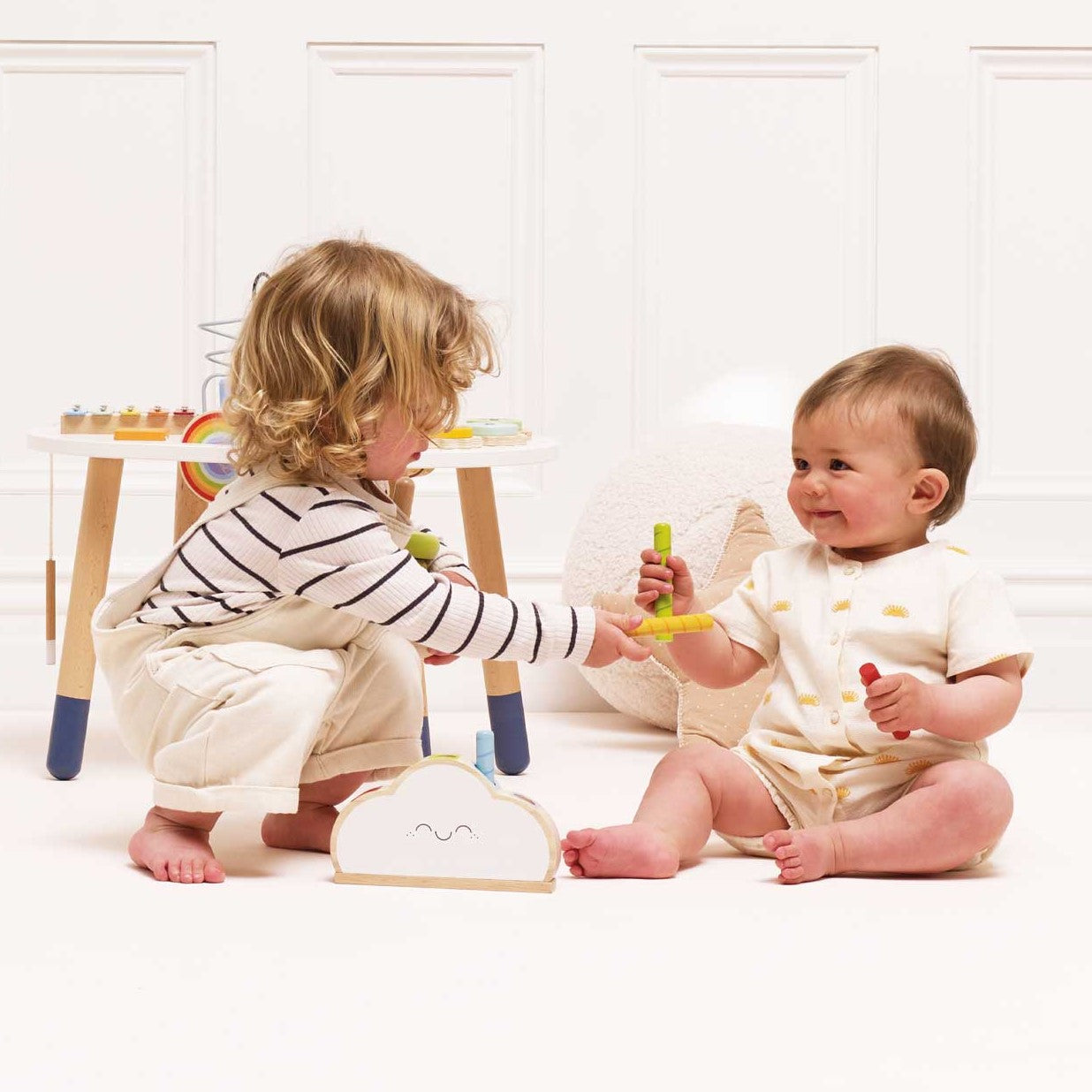  Le Toy Van -  Rainbow Cloud Pop-up Toy -  Infants